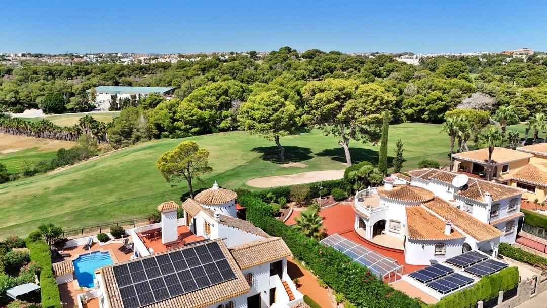 Bedroom in villa for sale in Orihuela Costa