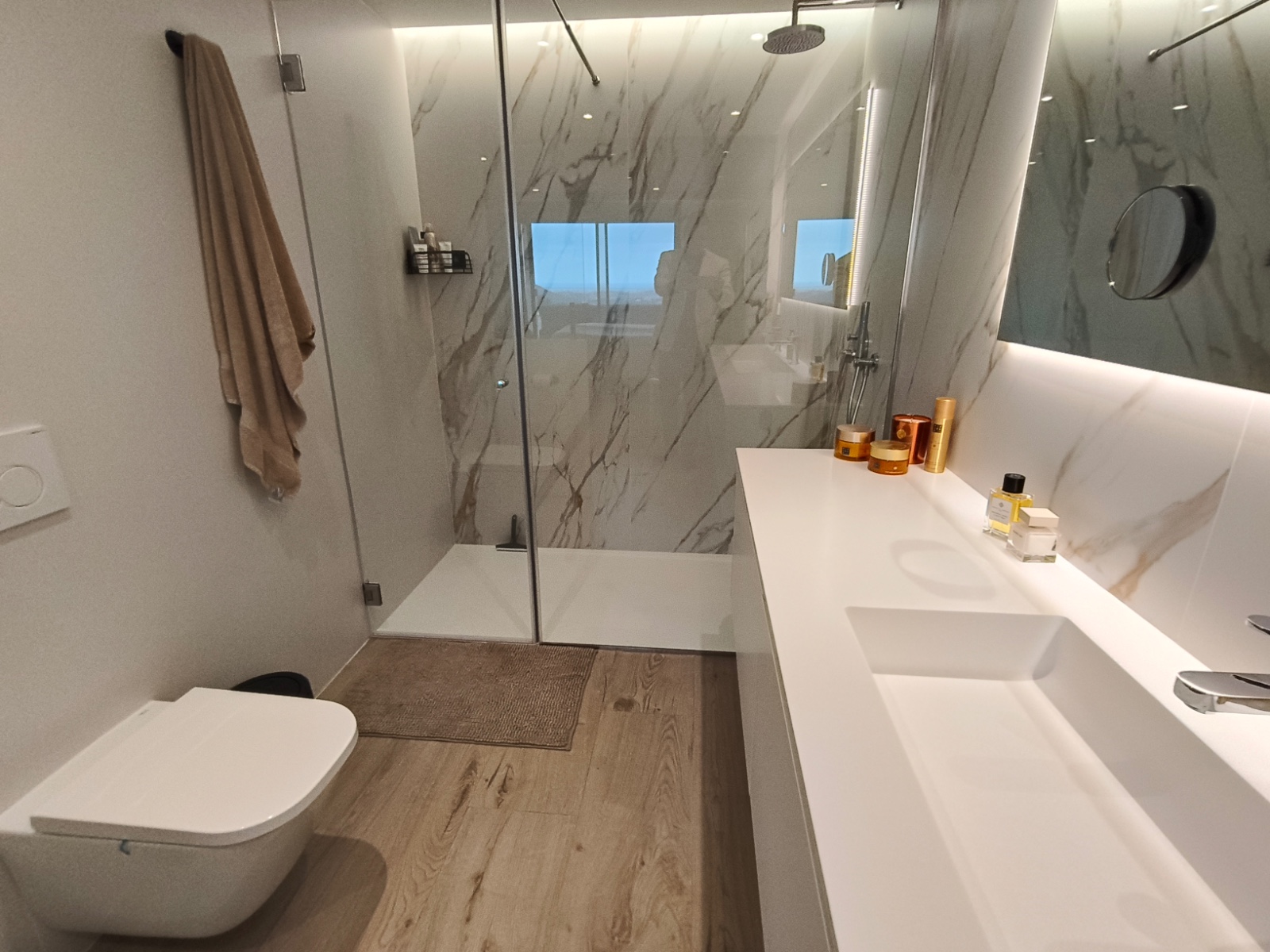 Master bedroom in apartment for sale in Denia