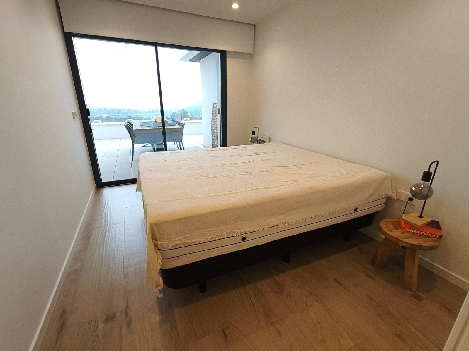 Bedroom in apartment for sale in Denia