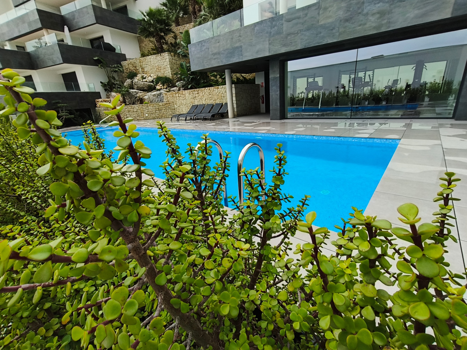 Master bedroom in apartment for sale in Denia