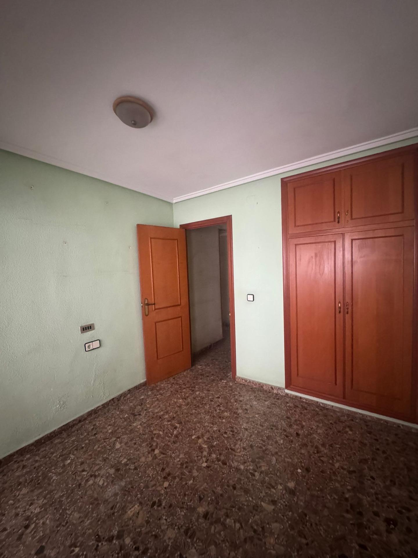 Bedroom in apartment for sale in Orihuela