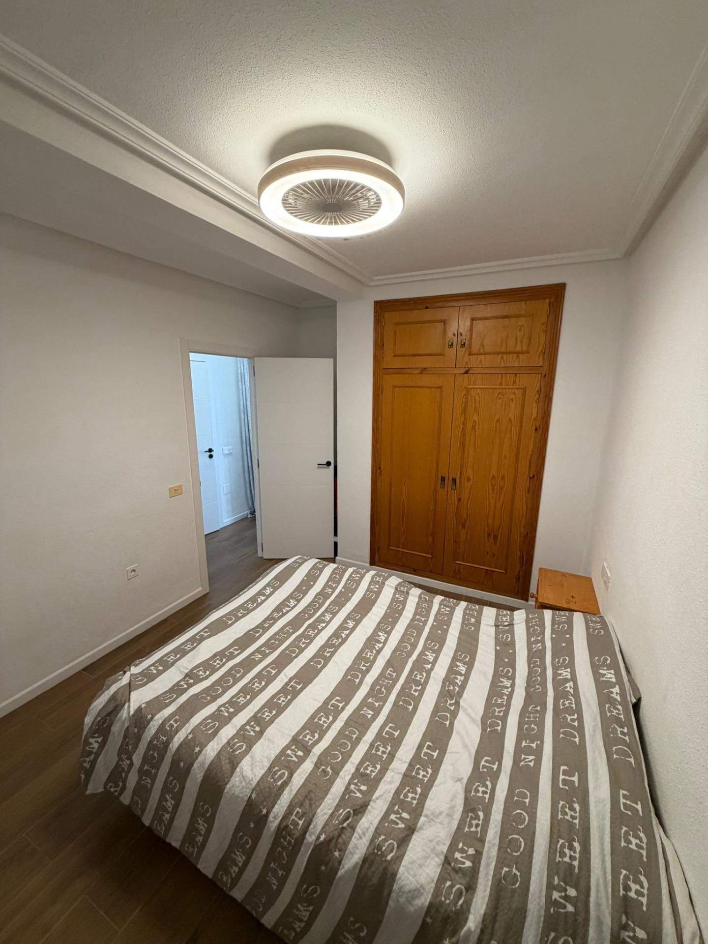 Bedroom in apartment for sale in Torrevieja