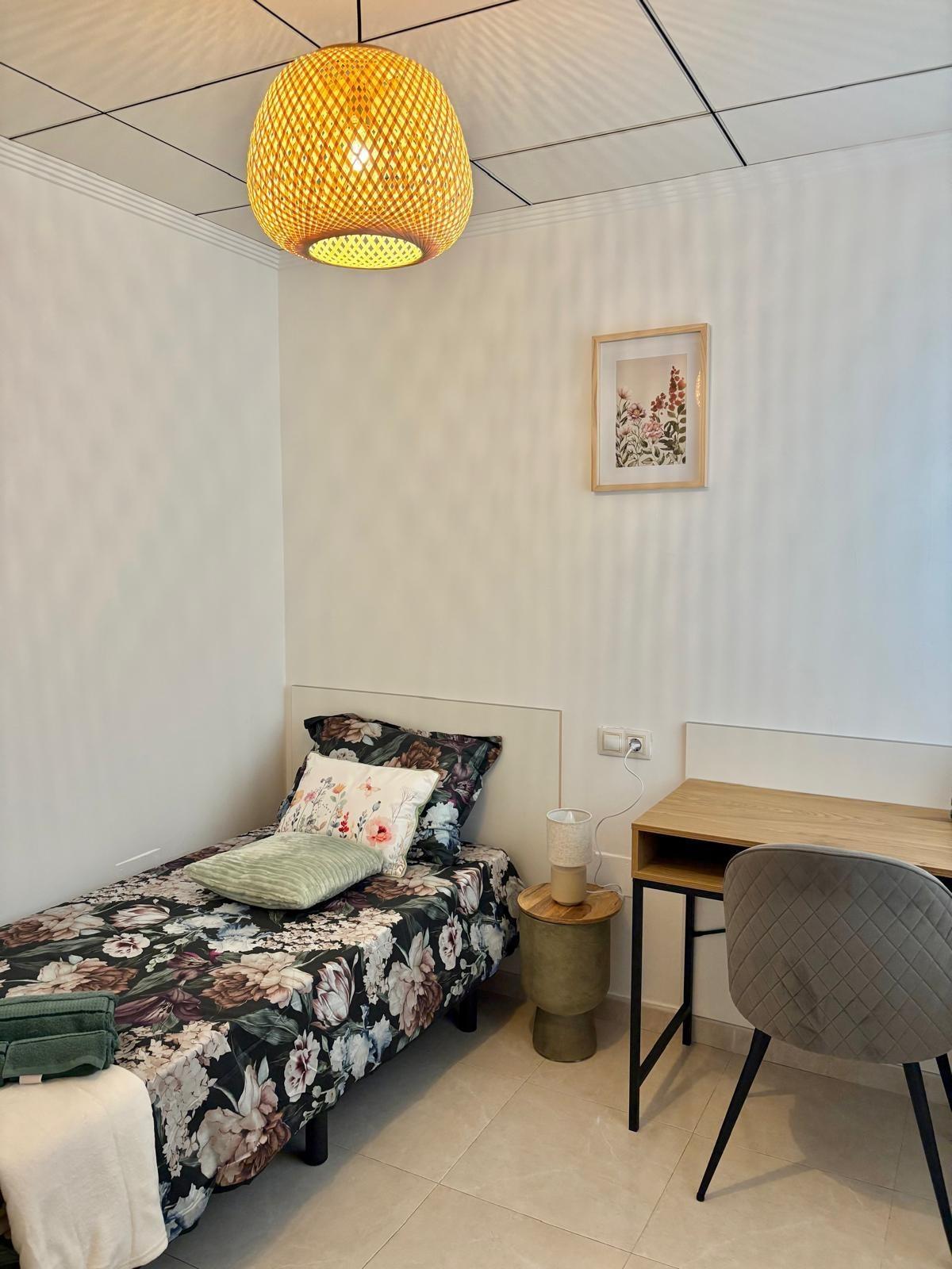 Bedroom in apartment for sale in Torrevieja