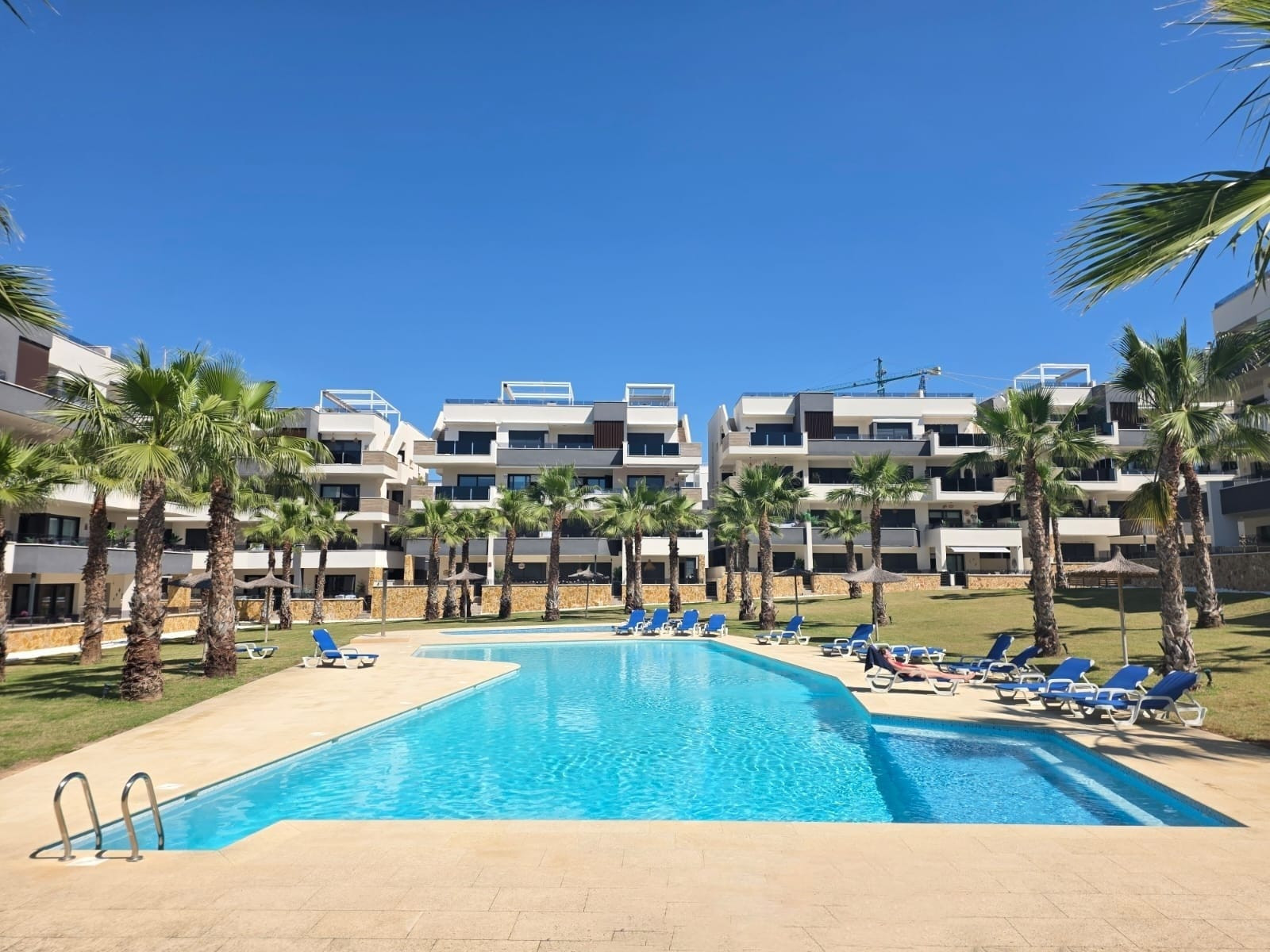Lúxusíbúð til sölu í Resort Amanecer á Los Altos í Orihuela Costa