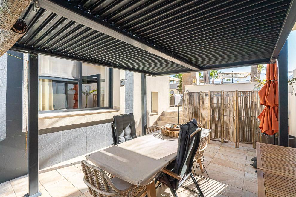 Master bedroom in villa for sale in Benijofar