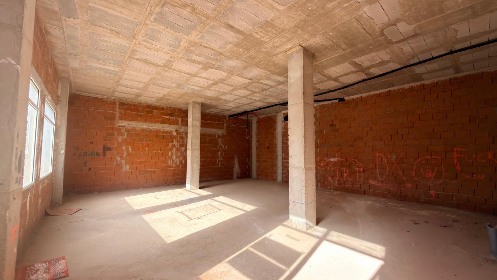 Imóvel Comercial de Oportunidade em Los Dolses – 91,92 m² de Possibilidades Infinitas