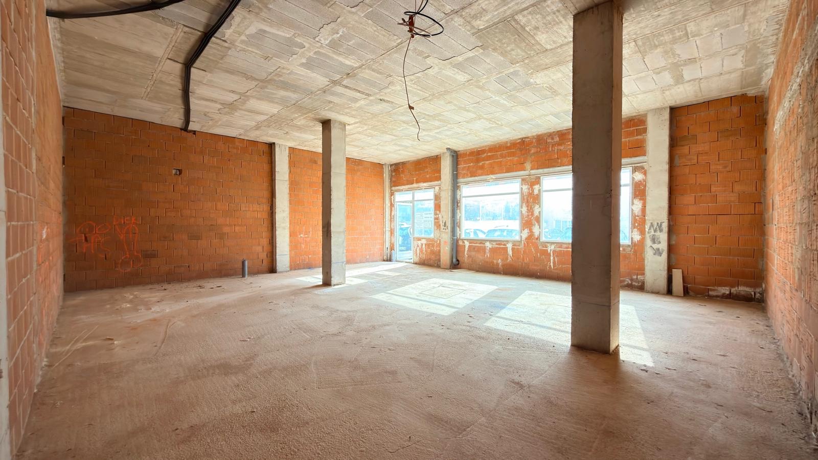 Imóvel Comercial de Oportunidade em Los Dolses – 91,92 m² de Possibilidades Infinitas