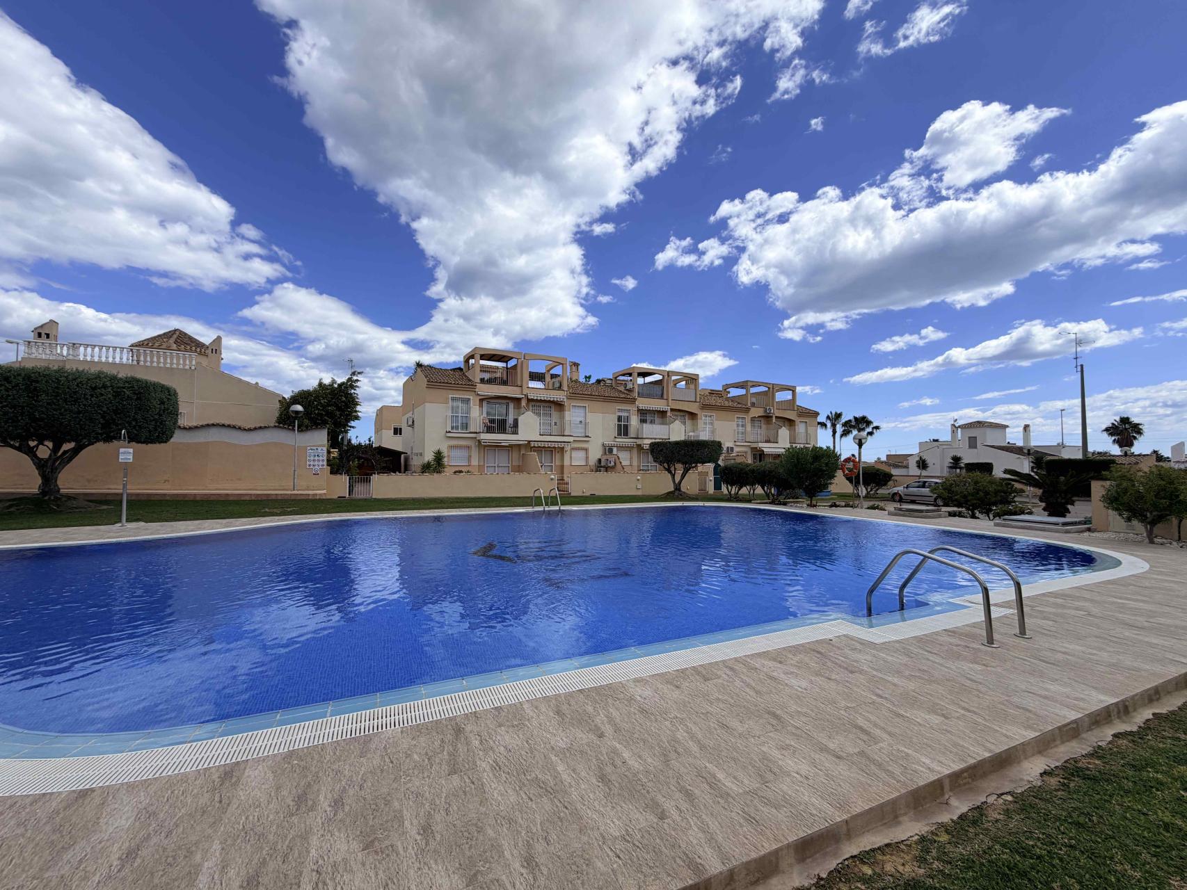 Garden in bungalow for sale in Orihuela Costa