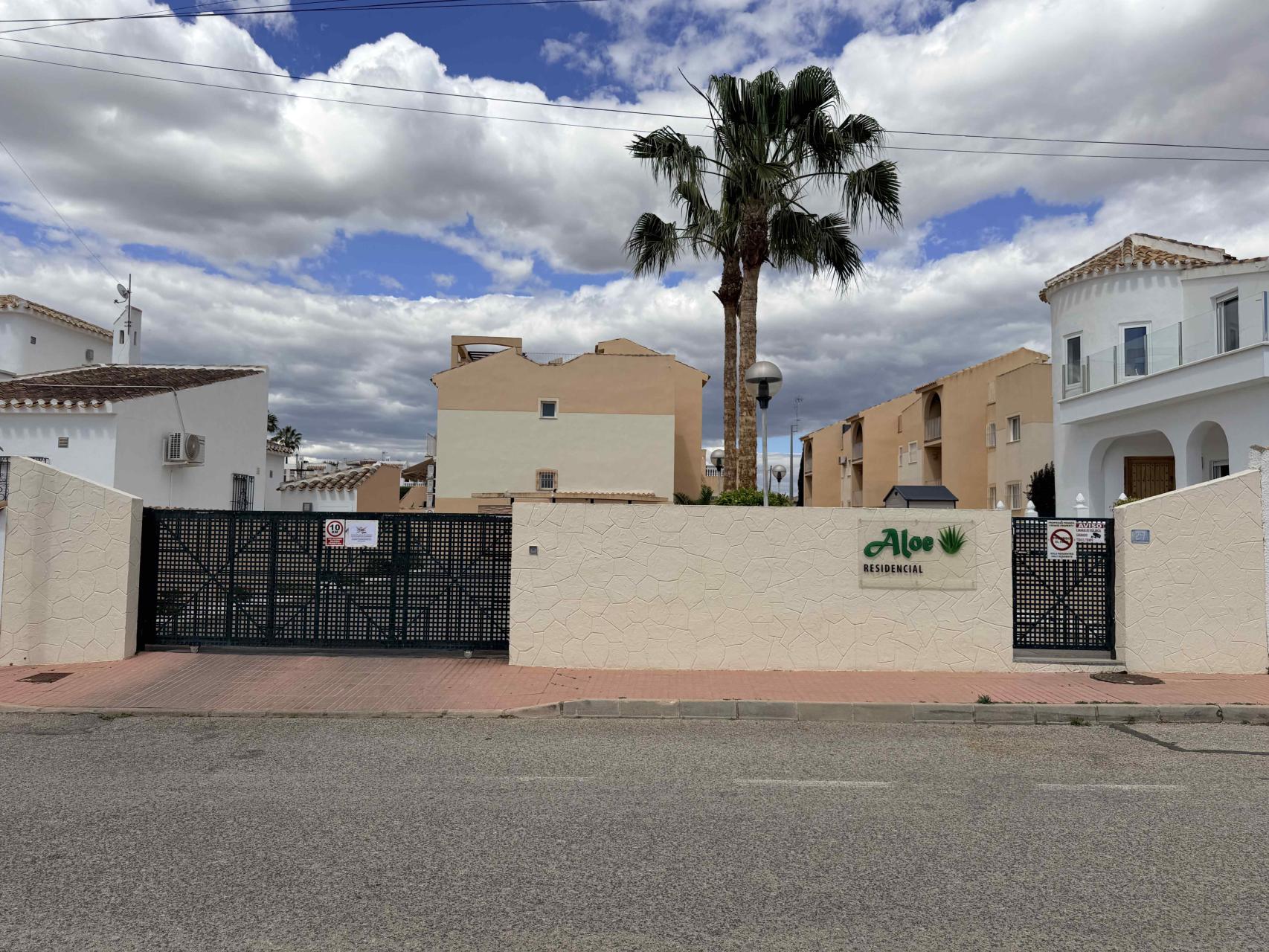 Dining area in bungalow for sale in Orihuela Costa