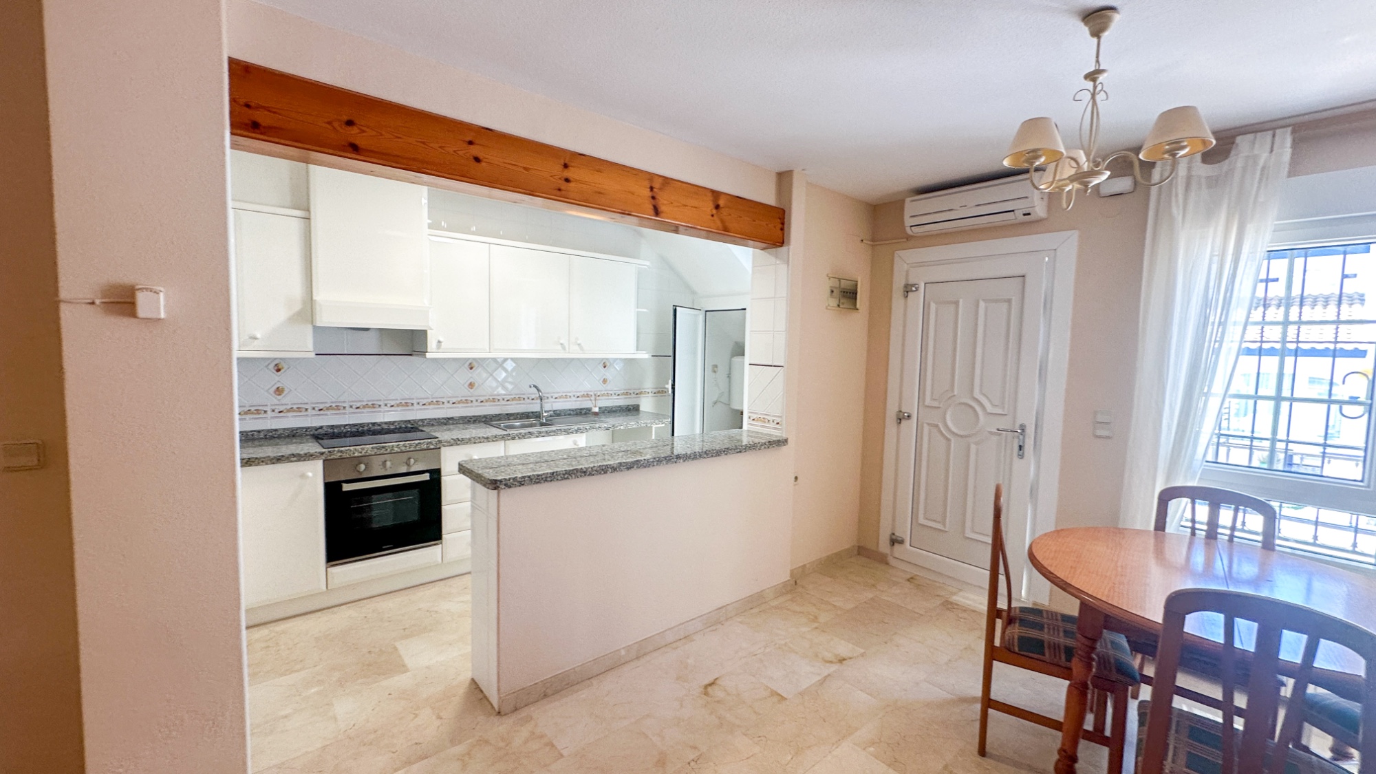 Dining area in terraced for sale in Orihuela Costa