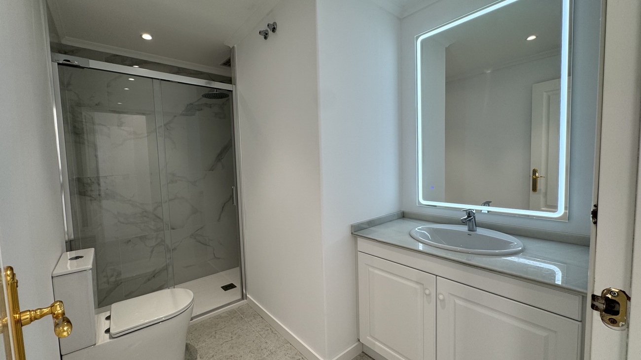 Master bedroom in apartment for sale in Lomas De Campoamor