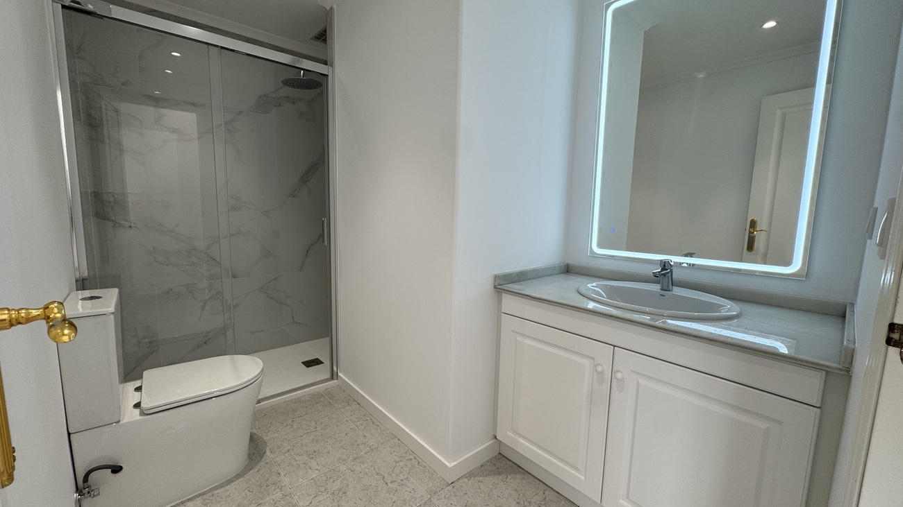 Bathroom in apartment for sale in Lomas De Campoamor