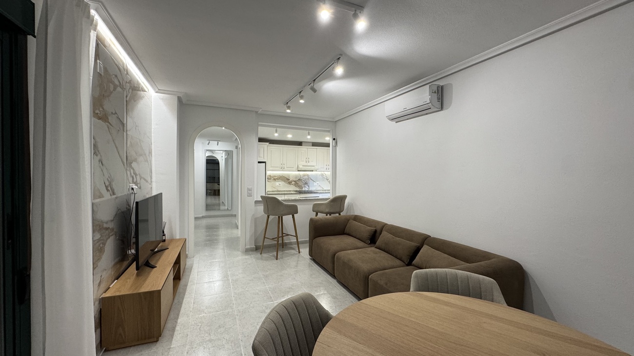 Bedroom in apartment for sale in Lomas De Campoamor