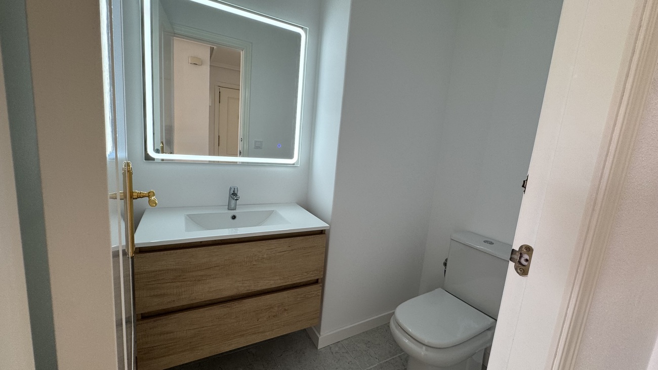 Bedroom in apartment for sale in Lomas De Campoamor