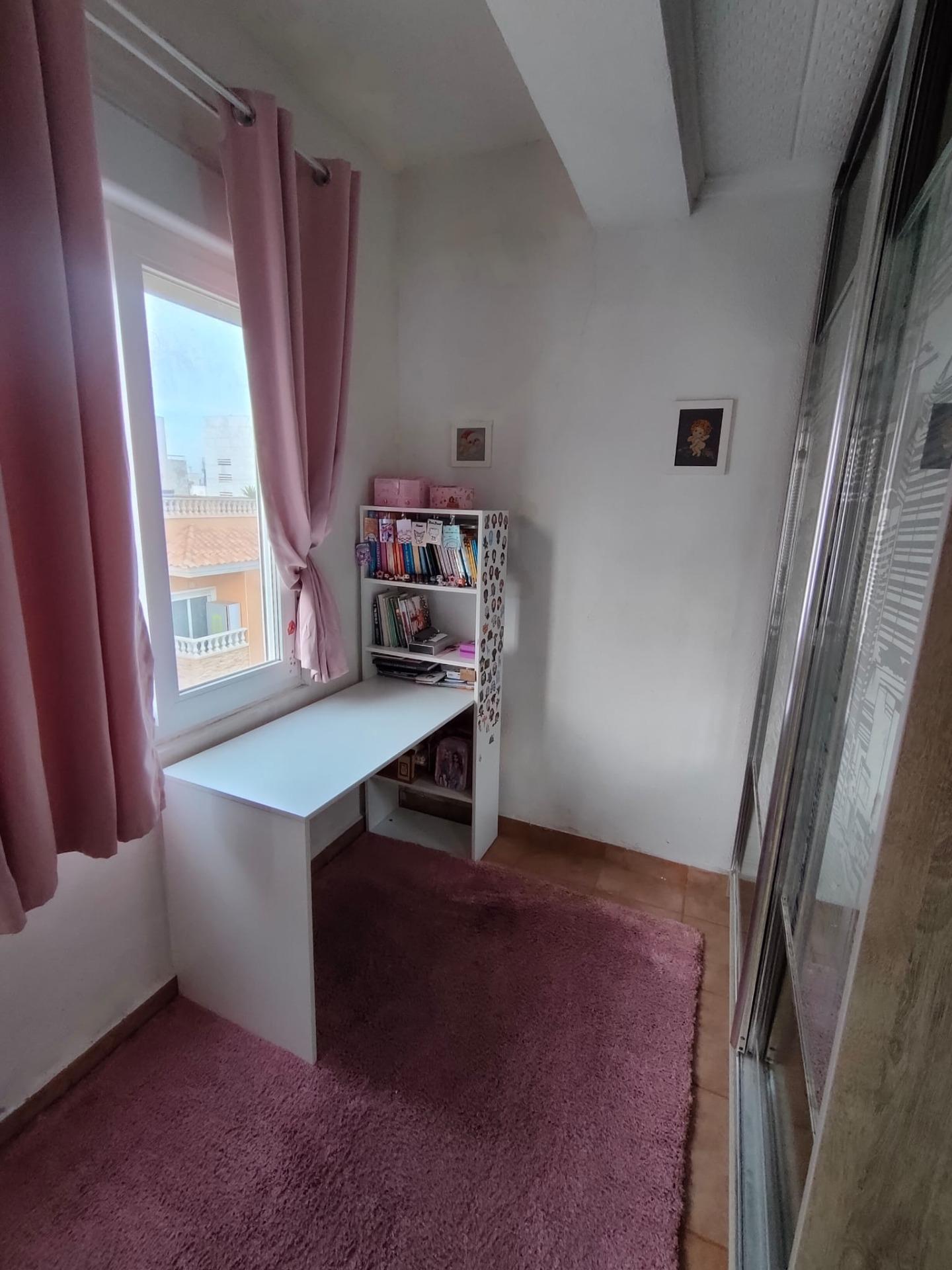 Falleg íbúð með 2 herbergjum og 2 svæðum í miðju Guardamar