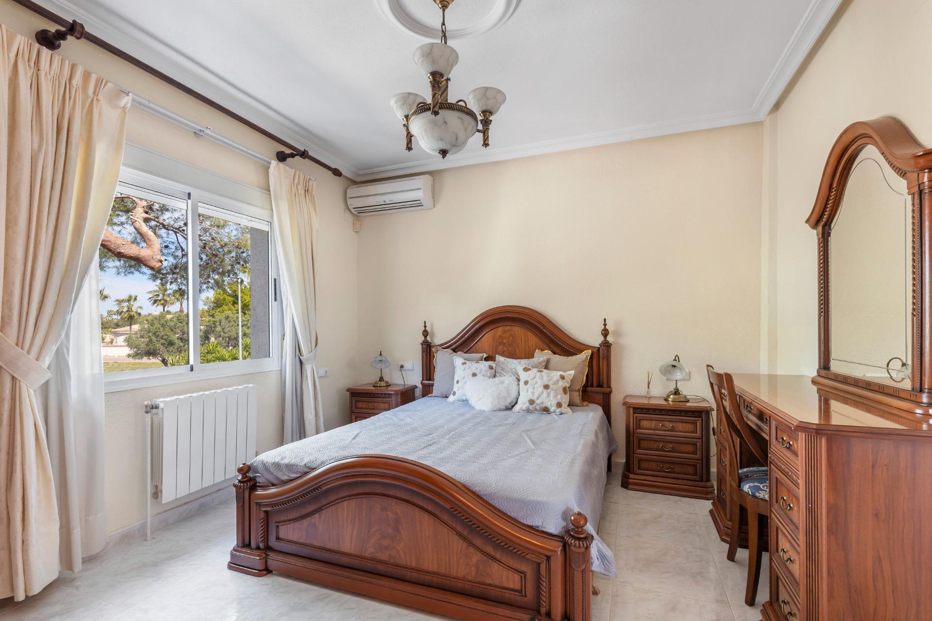 Bathroom in villa for sale in Rojales
