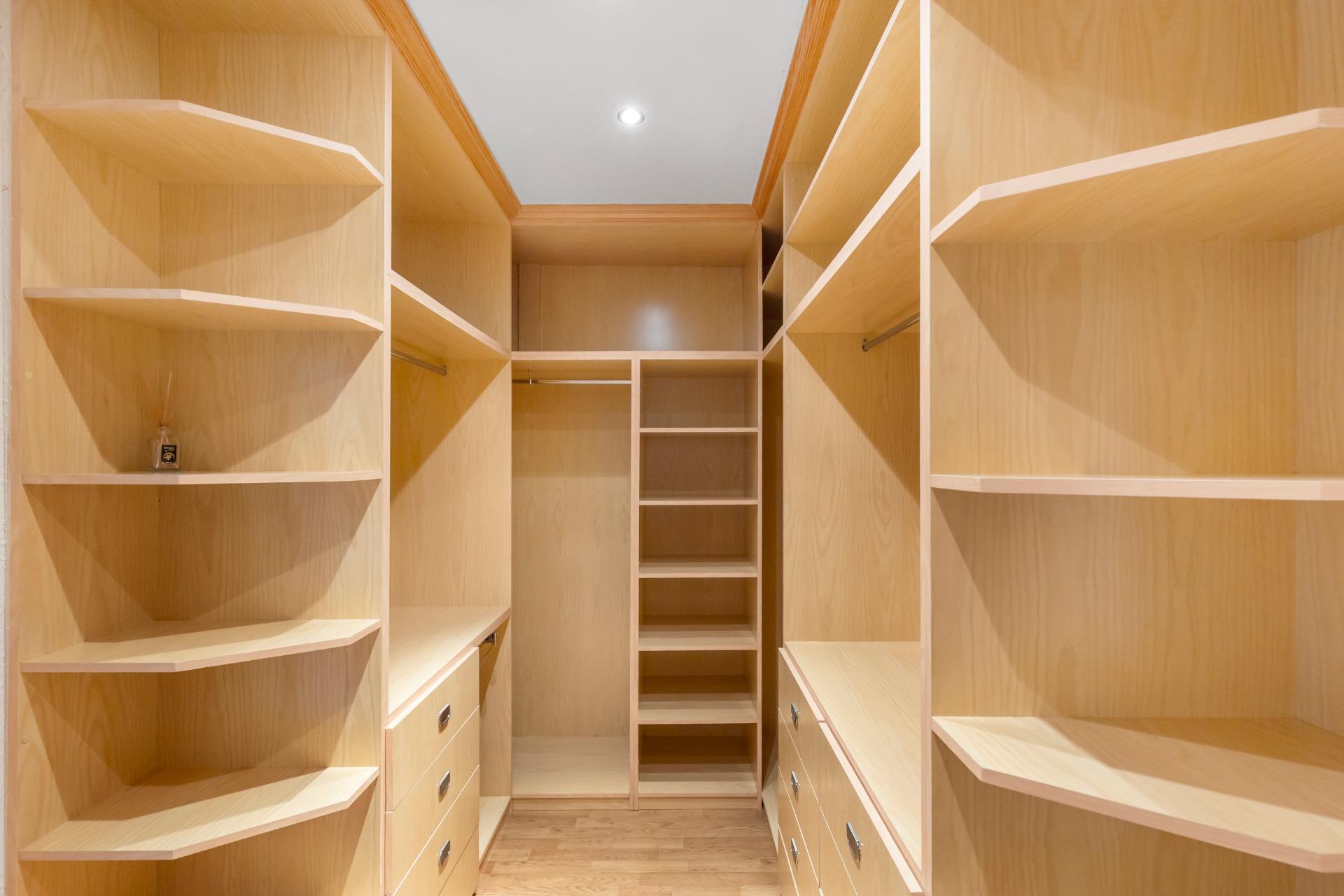 Dining area in villa for sale in Rojales
