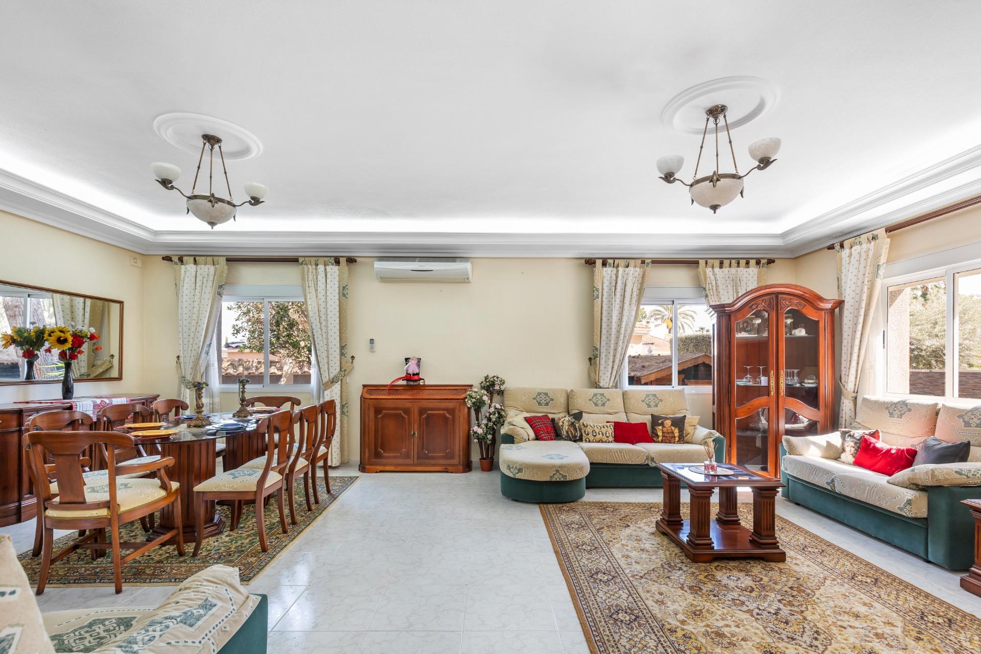 Terrace in villa for sale in Rojales