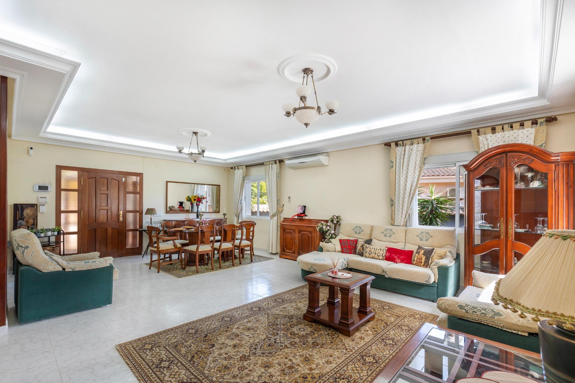 Pool area in villa for sale in Rojales