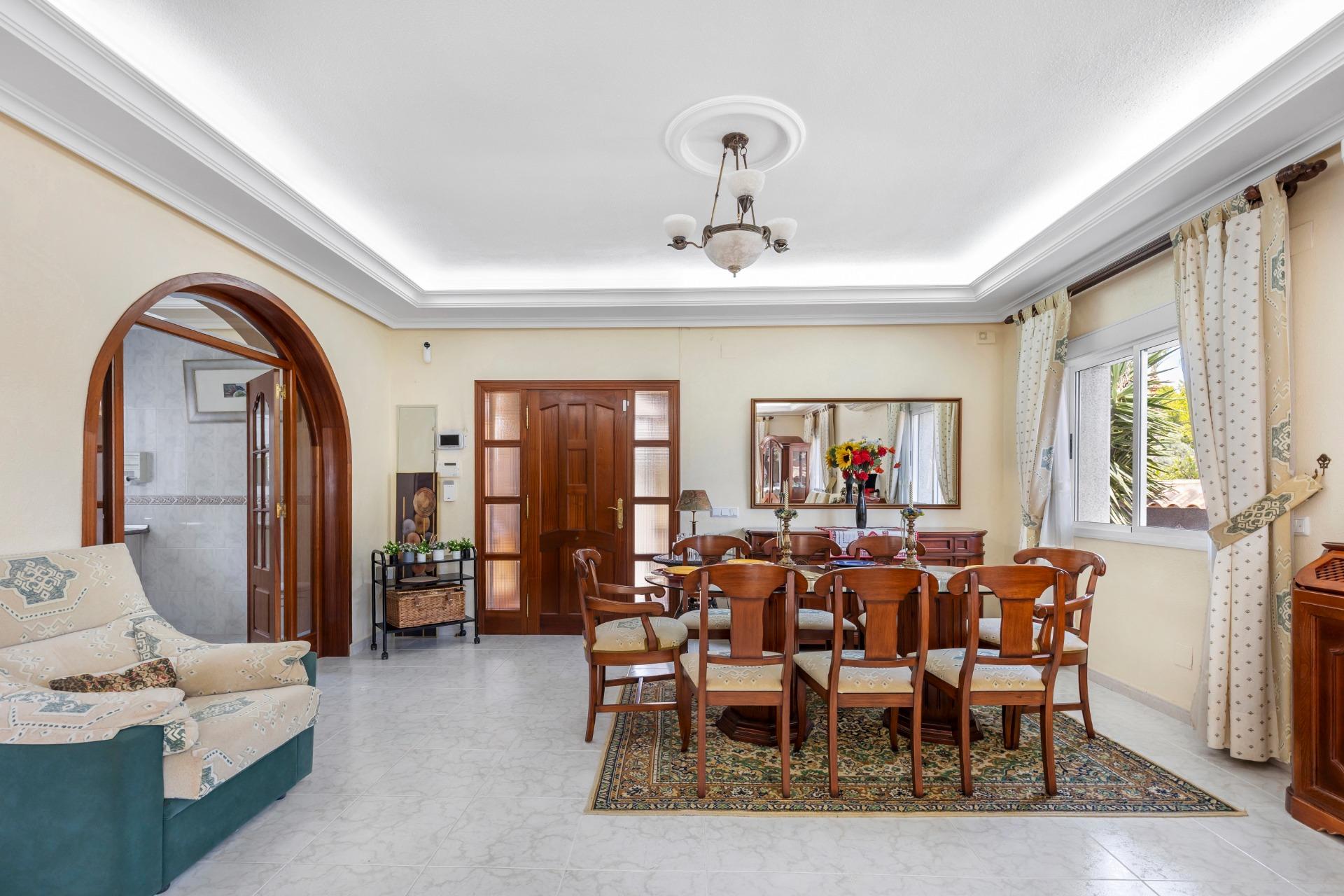 Garden in villa for sale in Rojales