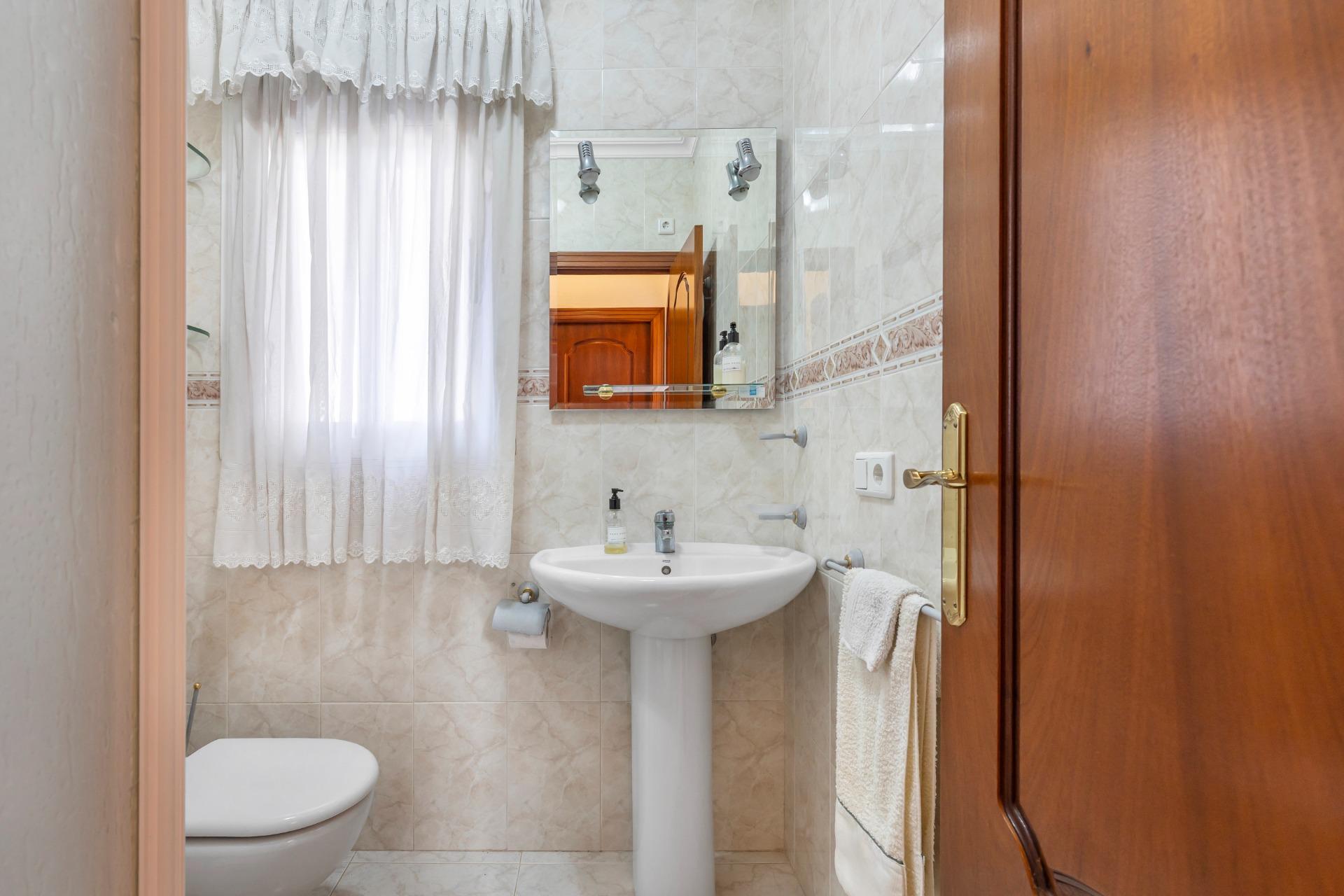Bedroom in villa for sale in Rojales