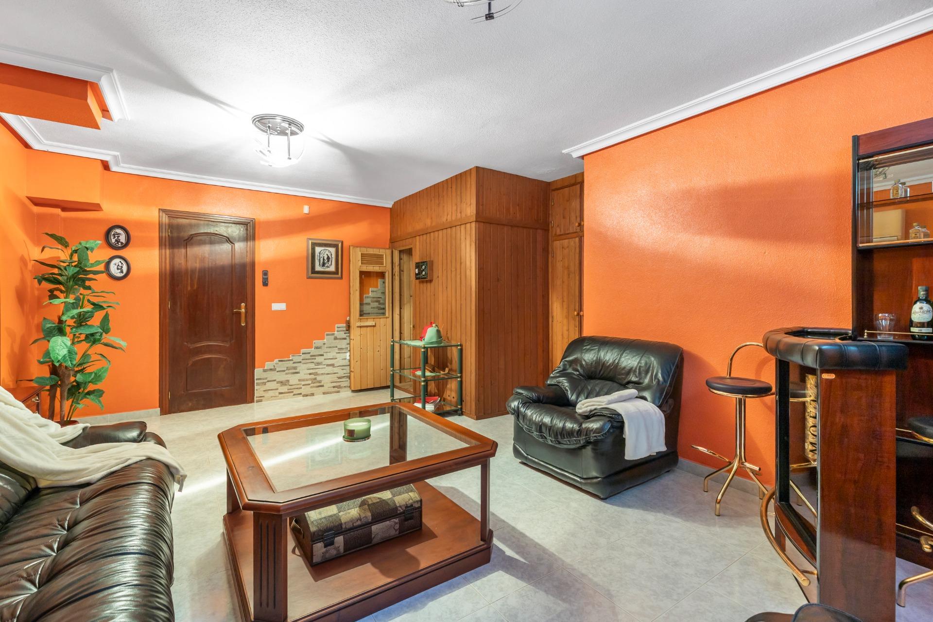 Master bedroom in villa for sale in Rojales