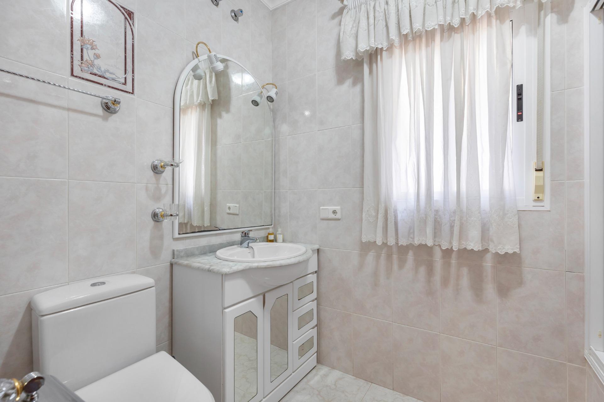 Dining area in villa for sale in Rojales
