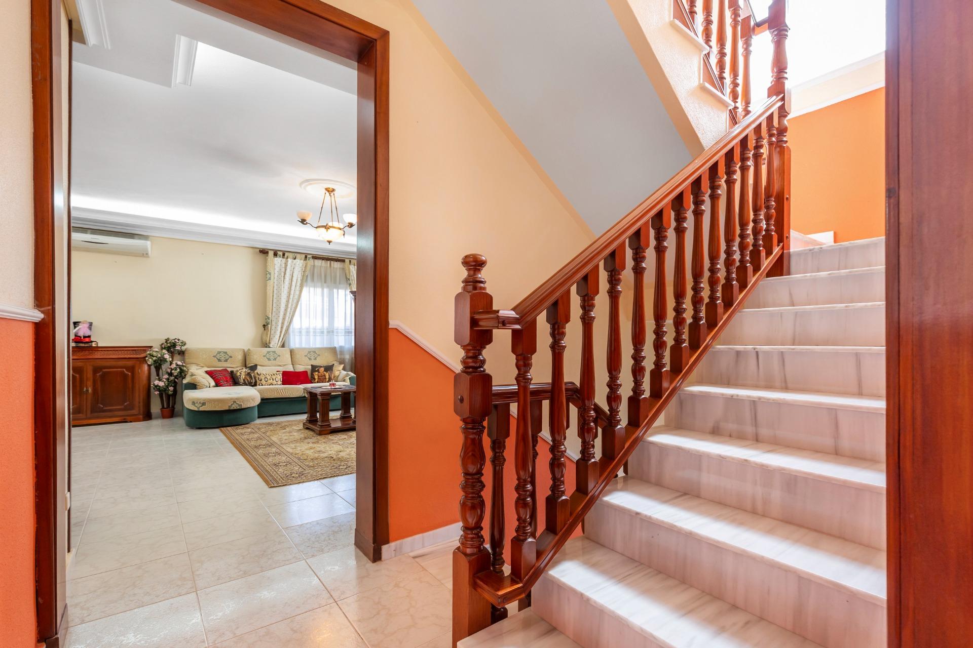 Dining area in villa for sale in Rojales