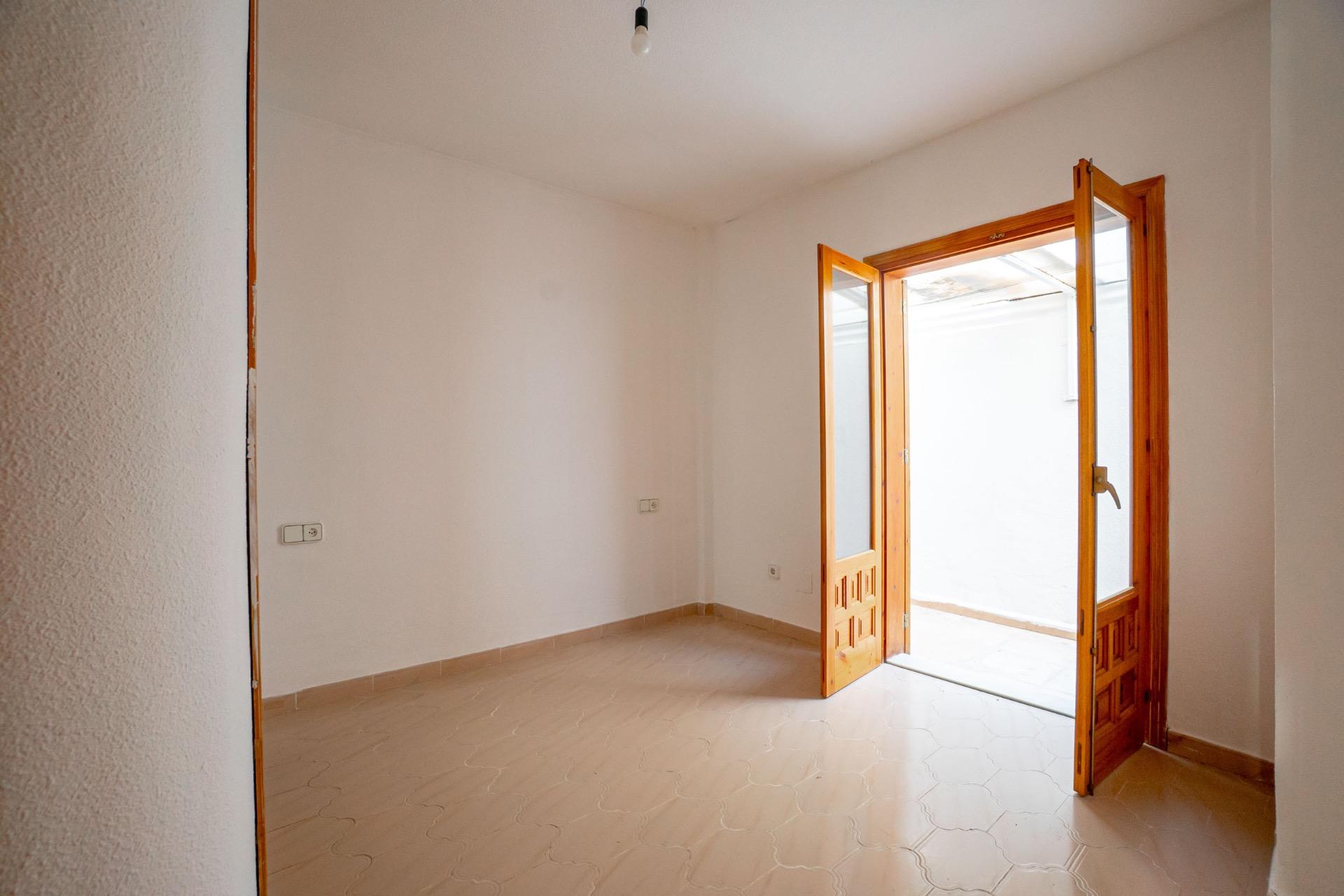 Master bedroom in apartment for sale in Torrevieja