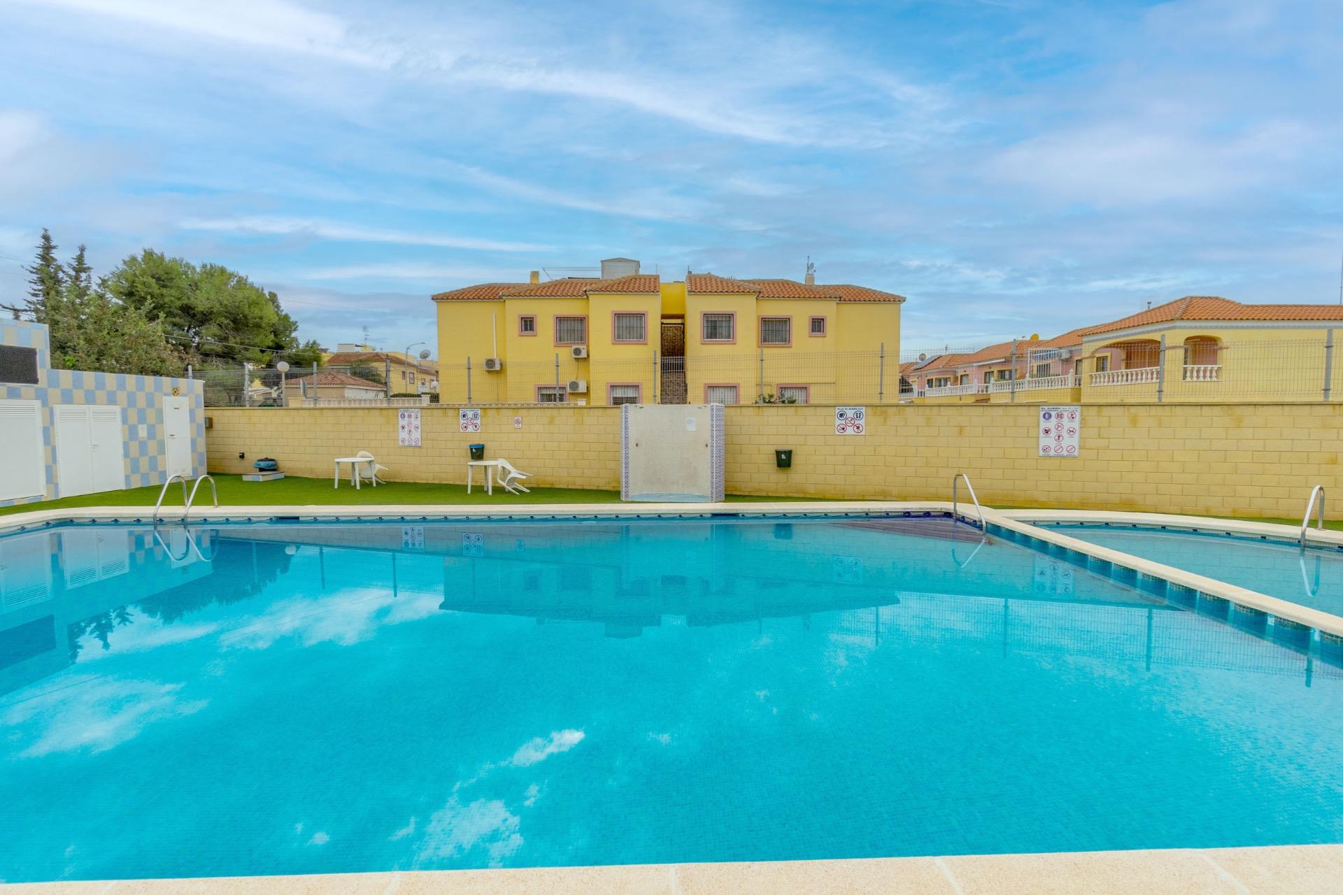 Bedroom in apartment for sale in Torrevieja