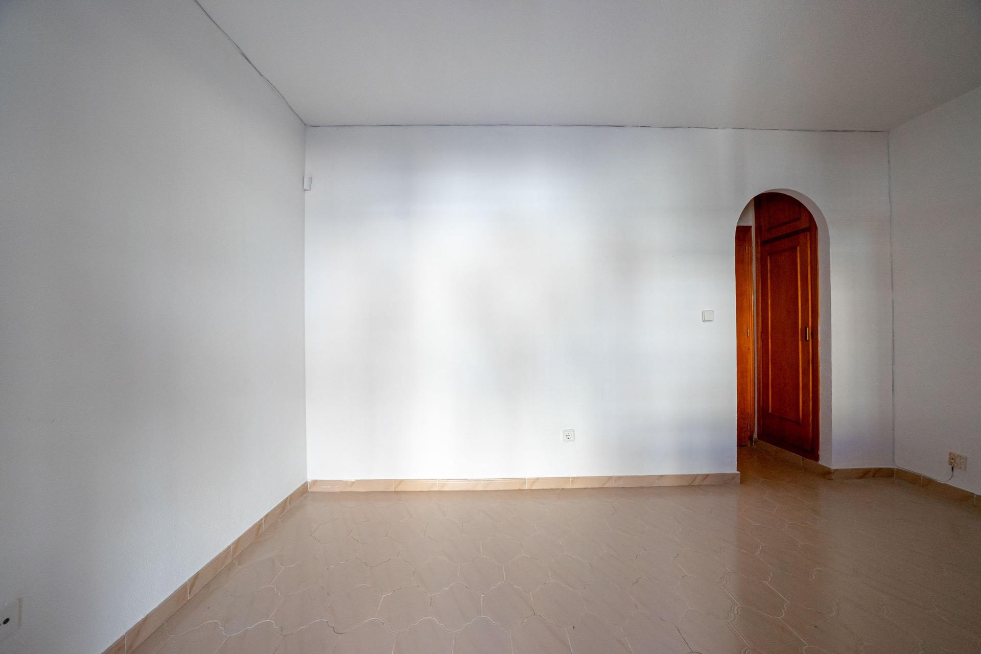 Bedroom in apartment for sale in Torrevieja