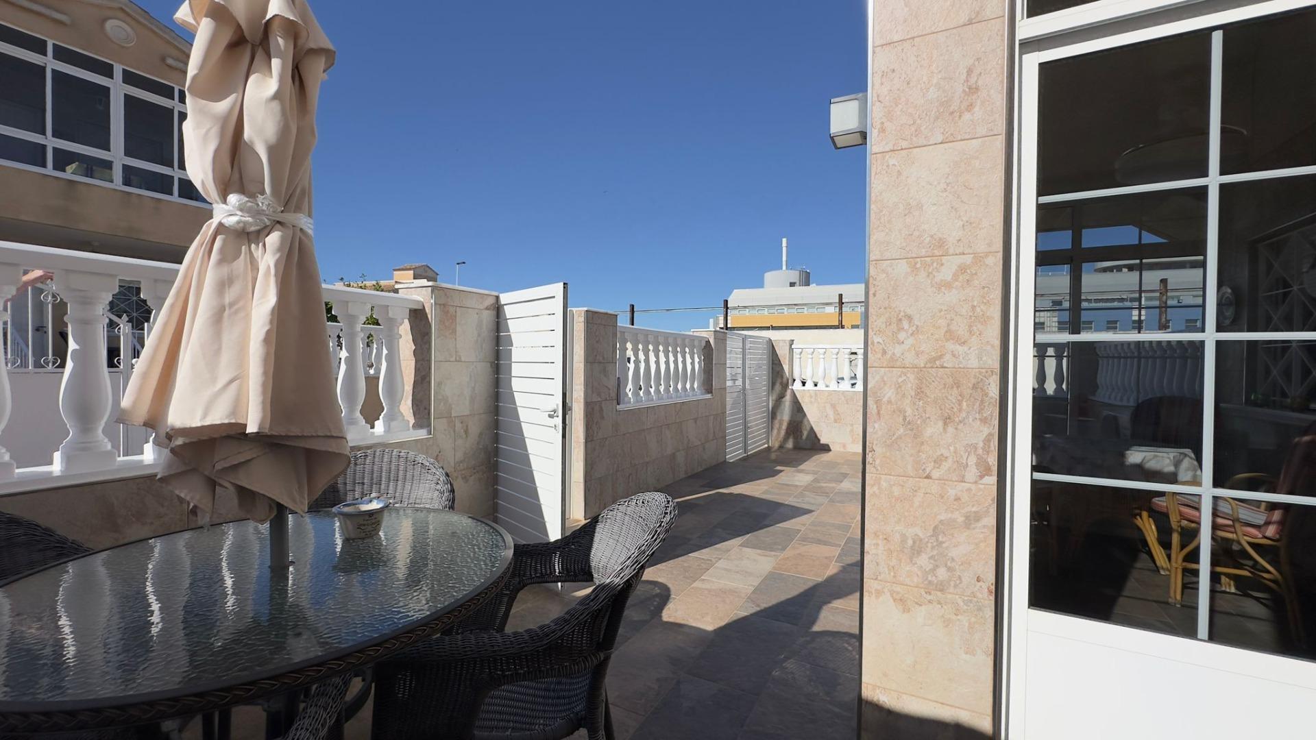 Terrace in bungalow for sale in Torrevieja