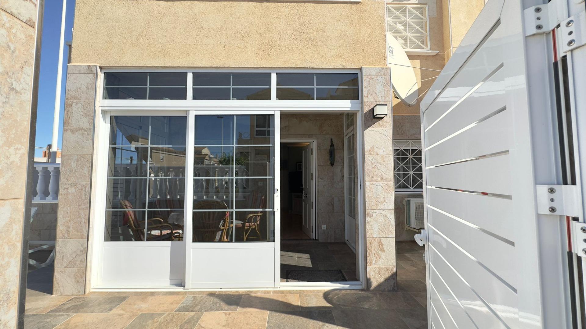 Dining area in bungalow for sale in Torrevieja