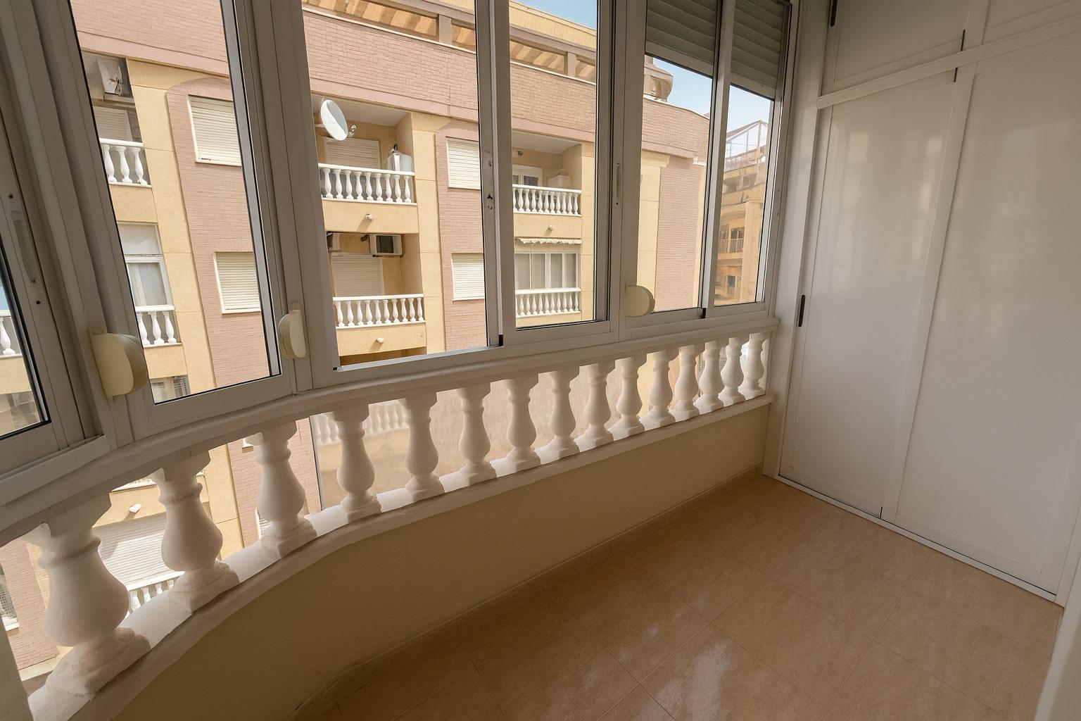 Bedroom in apartment for sale in Torrevieja