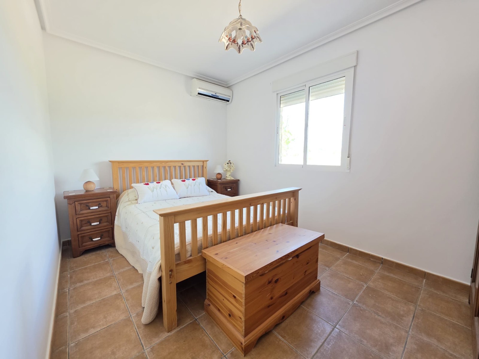 Bedroom in villa for sale in Monóvar/Monóver