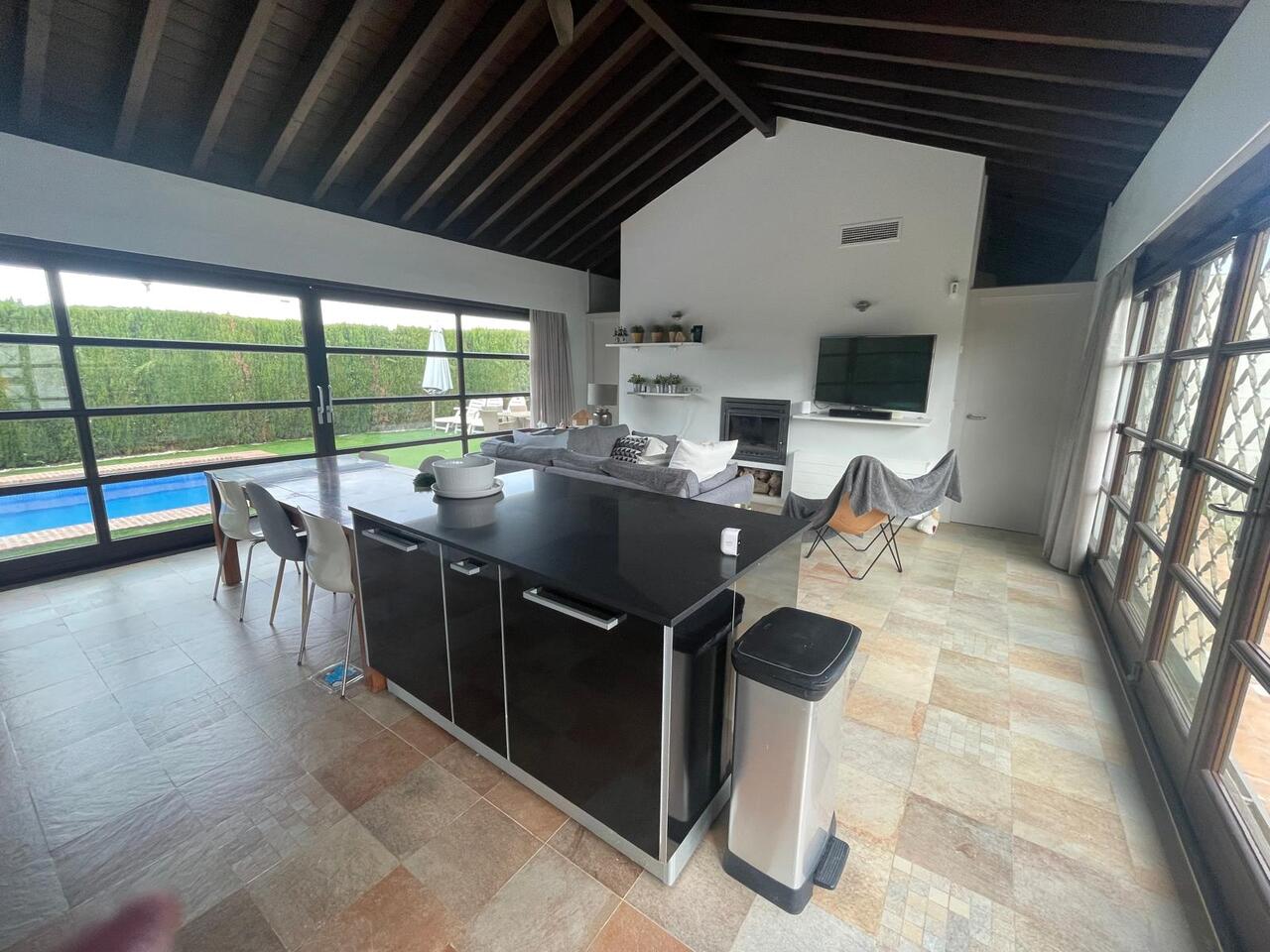 Pool area in villa for sale in Peraleja Golf
