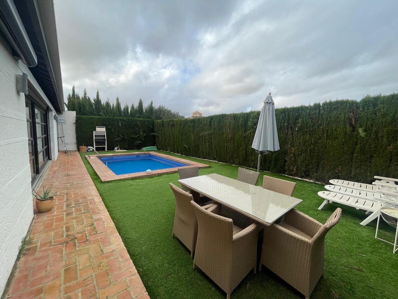 Bedroom in villa for sale in Peraleja Golf