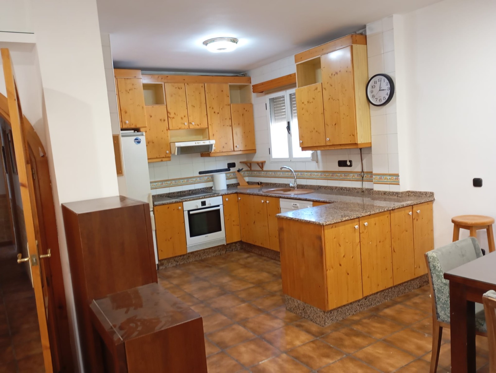 Pool area in villa for sale in Yecla