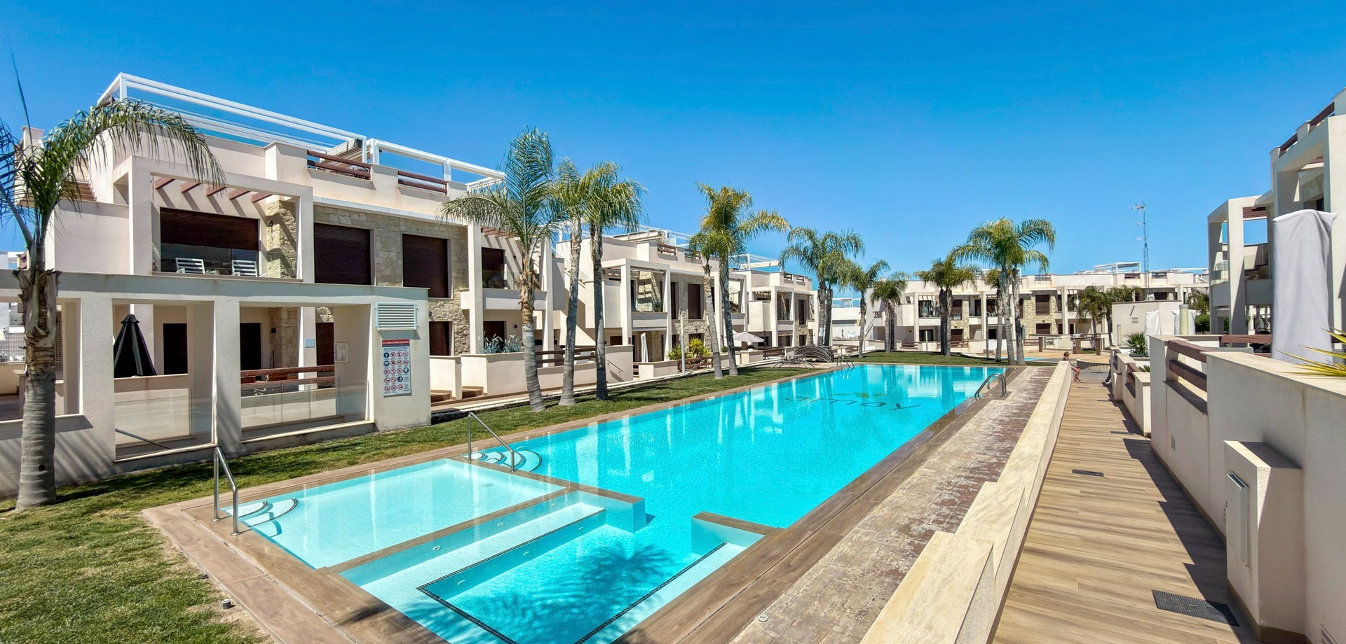 Bedroom in apartment for sale in Torrevieja