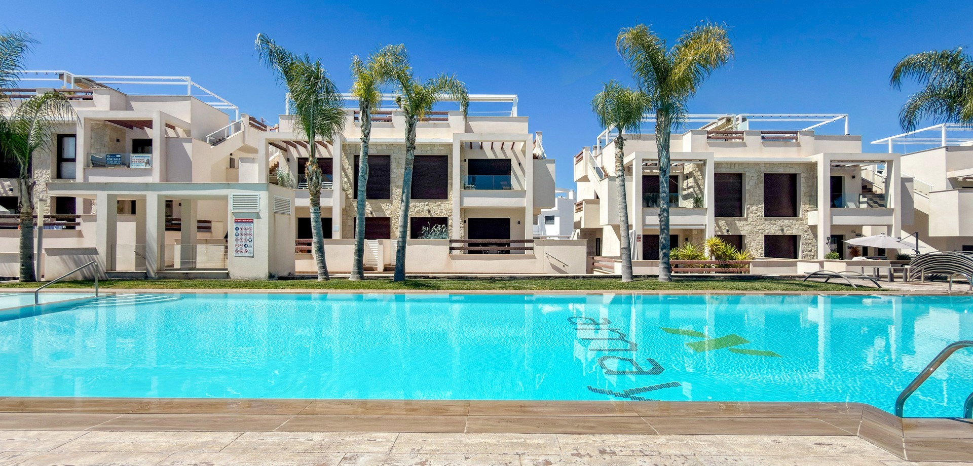 Terrace in apartment for sale in Torrevieja