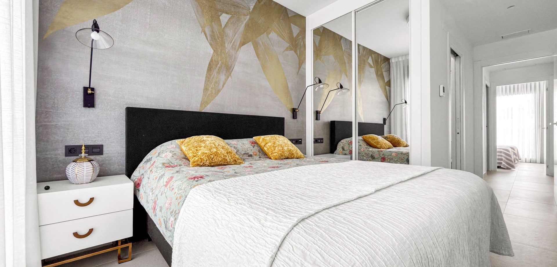 Bedroom in apartment for sale in Torrevieja