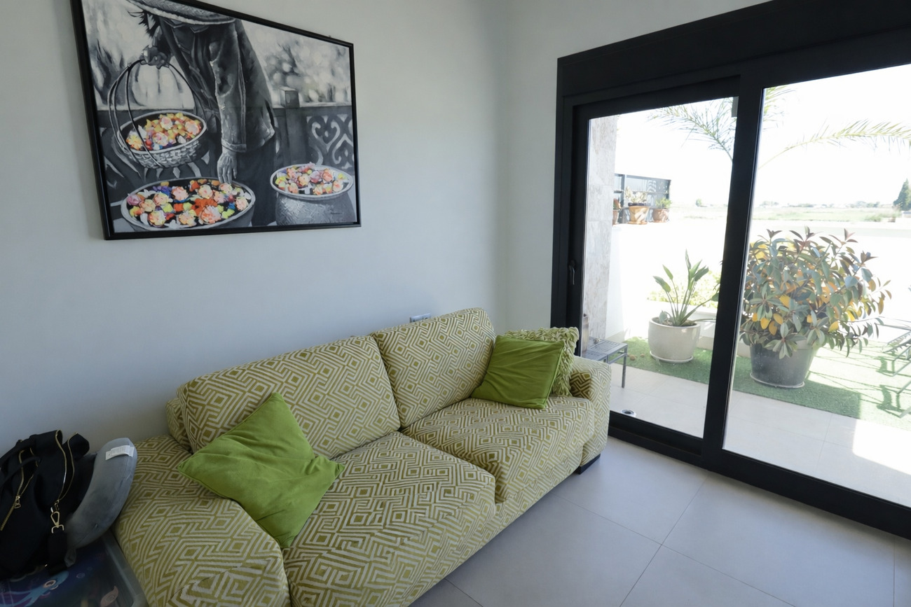 Terrace in villa for sale in Daya Vieja
