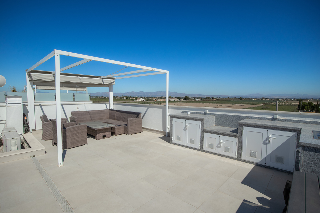 Garden in villa for sale in Daya Vieja