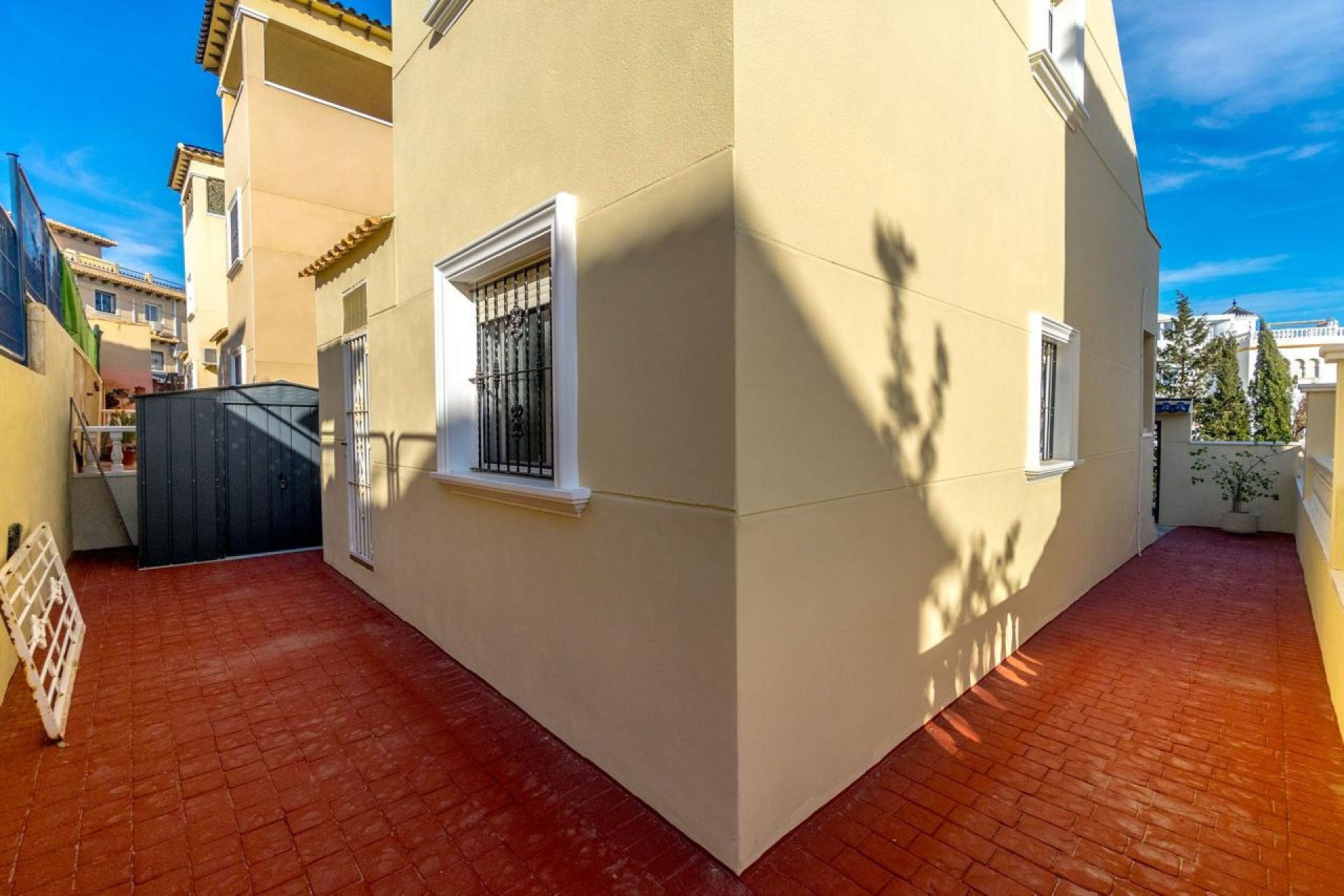 Terrace in villa for sale in Orihuela Costa