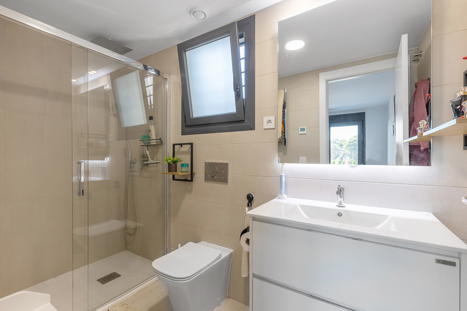 Bedroom in apartment for sale in Torrevieja
