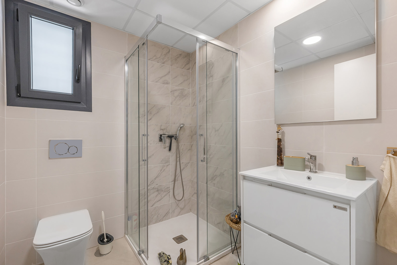 Master bedroom in apartment for sale in Torrevieja