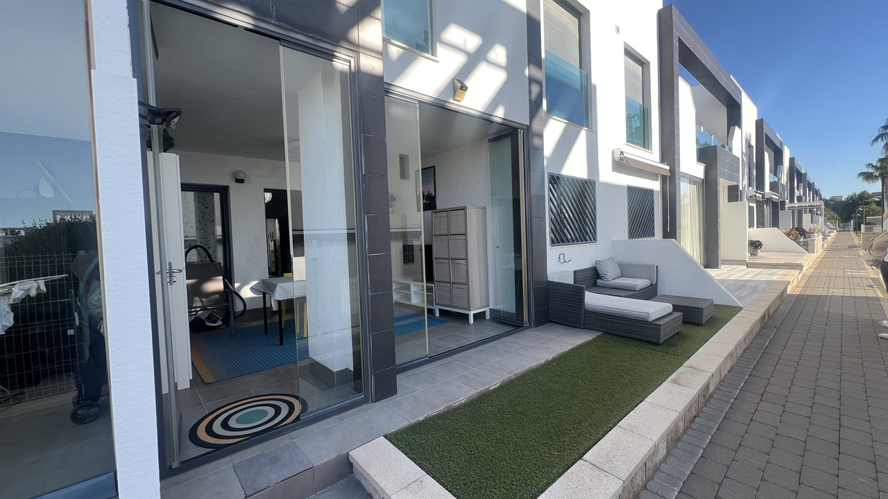 Garden in apartment for sale in La Zenia