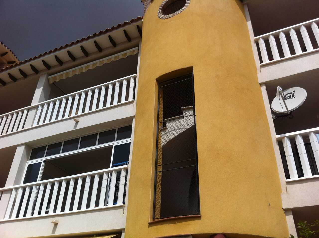 Bedroom in apartment for sale in Cabo Roig