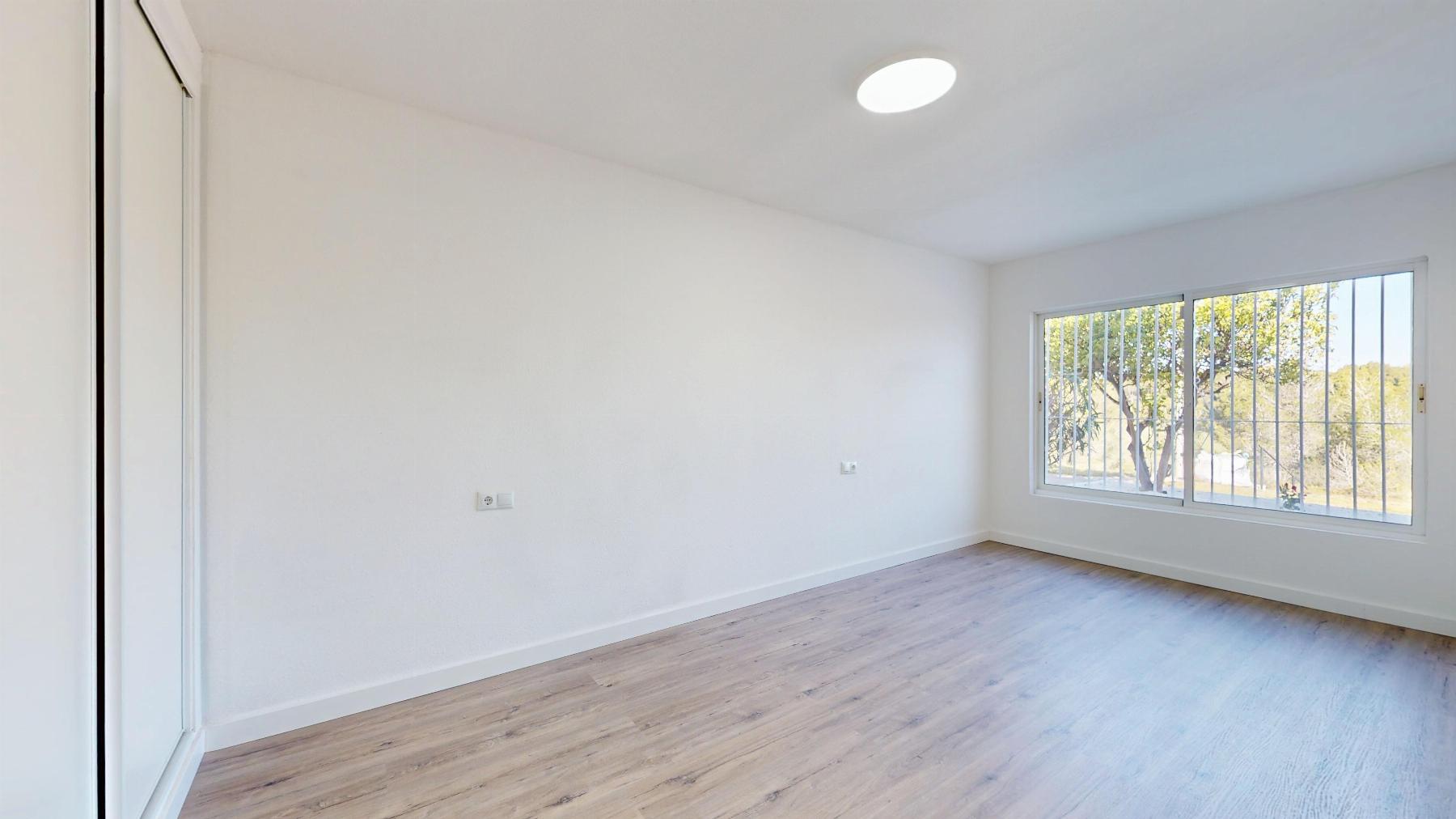 Bedroom in bungalow for sale in Orihuela Costa
