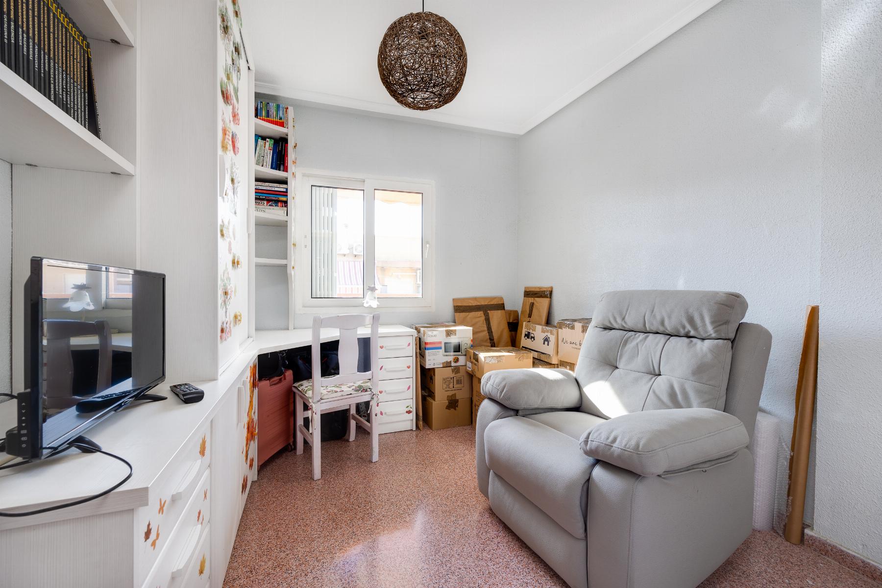 Master bedroom in apartment for sale in Torrevieja
